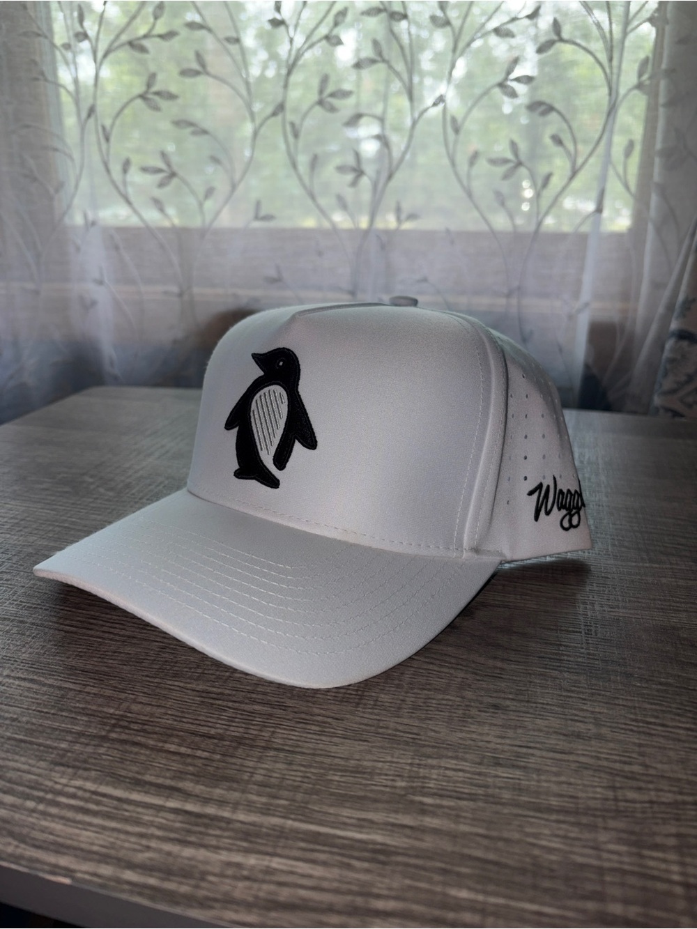 Waggle Penguin hat snap back